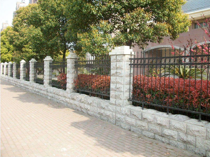 鐵藝圍墻的安裝注意事項(圖1)